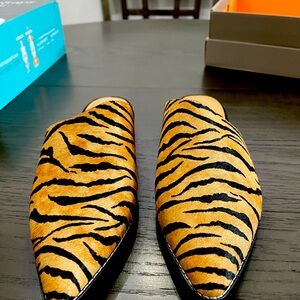 Crown Vintage Mules Natural Black Desert Tiger 9 1/2. New Never worn. New in box
